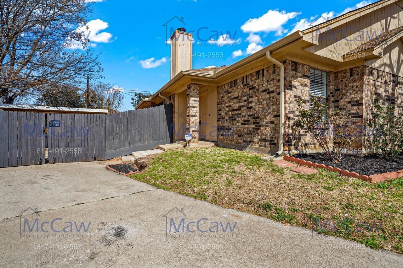 2813 Newkirk Ct - Photo 2 of 18