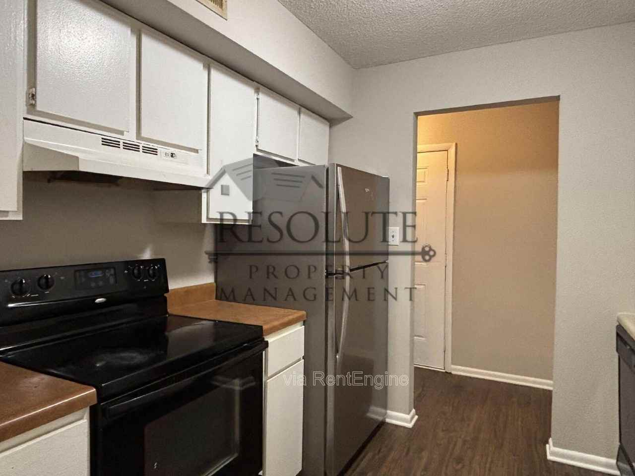 4200 Greencastle Ct #B - Photo 3 of 9
