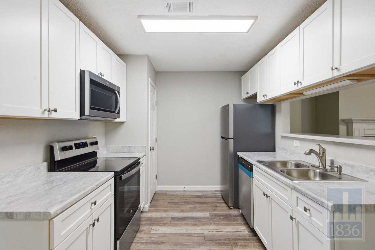 13305 Waverly Ct #A - Photo 7 of 50