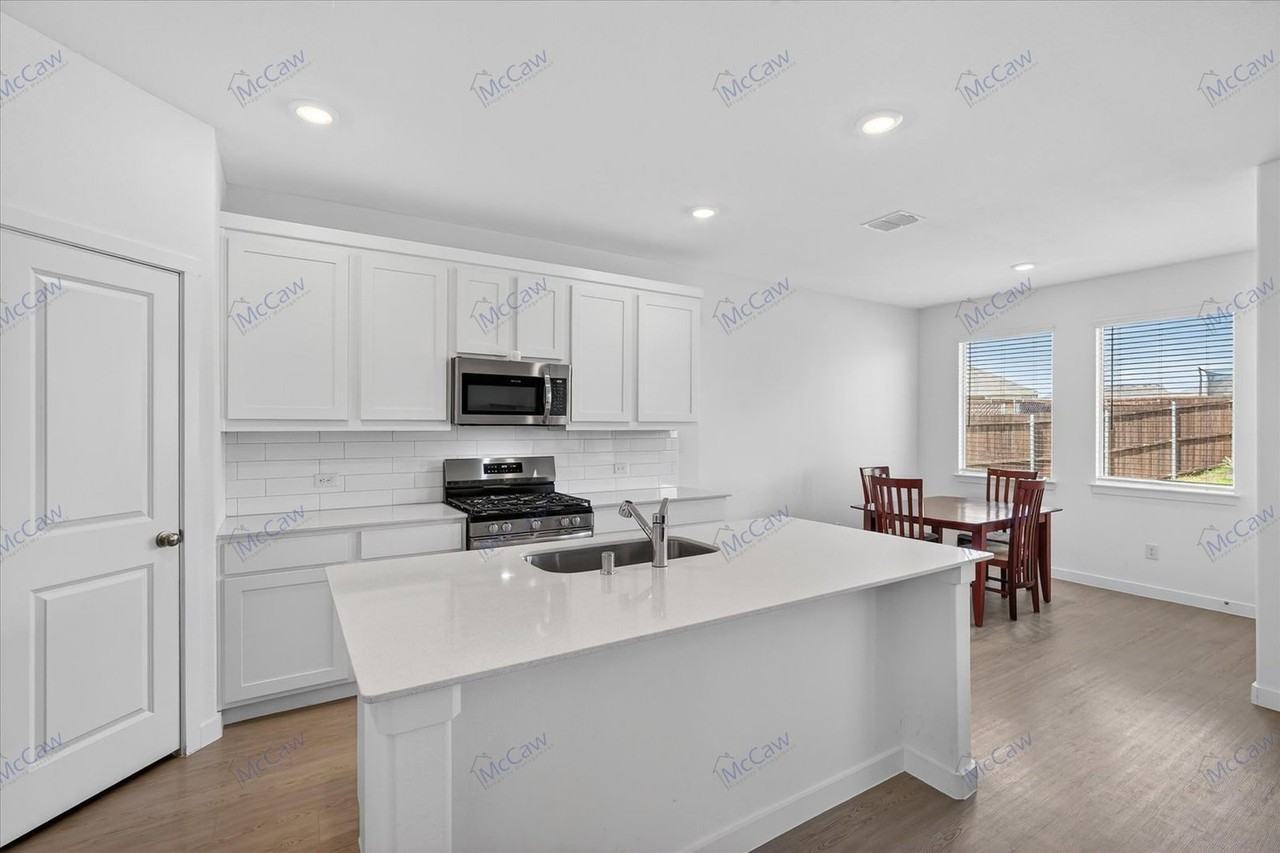 1306 Eclipse Ln - Photo 6 of 19