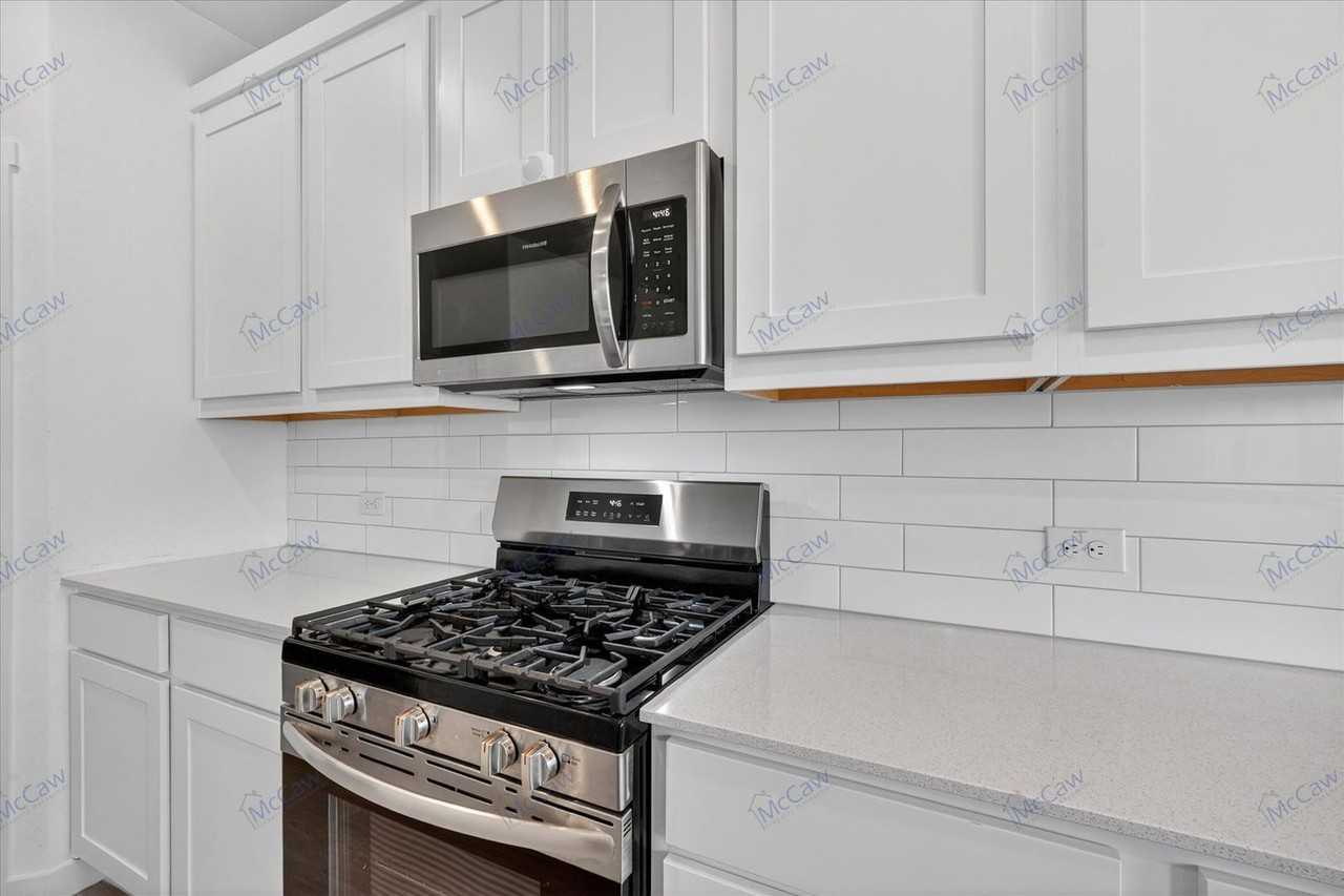 1306 Eclipse Ln - Photo 7 of 19