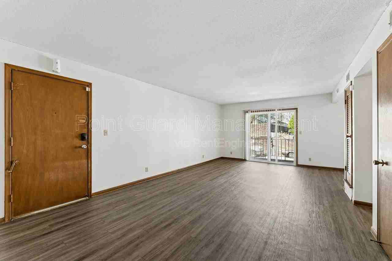 2922 N 54th St #7 - Photo 3 of 19