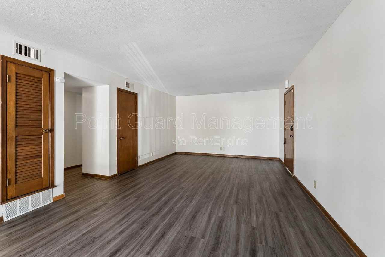 2922 N 54th St #7 - Photo 4 of 19