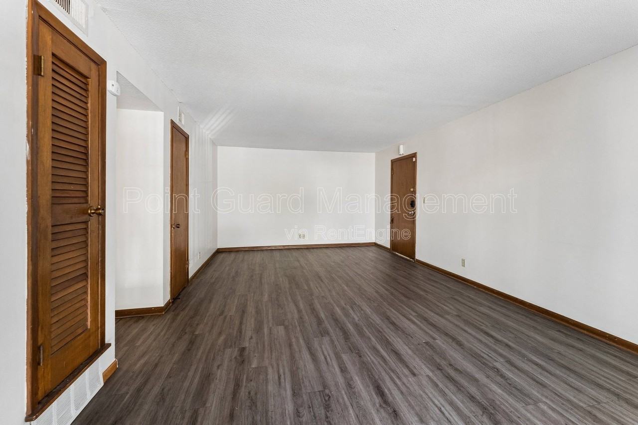 2922 N 54th St #7 - Photo 7 of 19