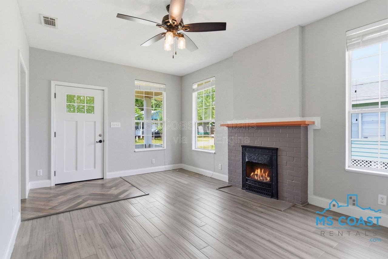 4319 Lewis St - Photo 5 of 25