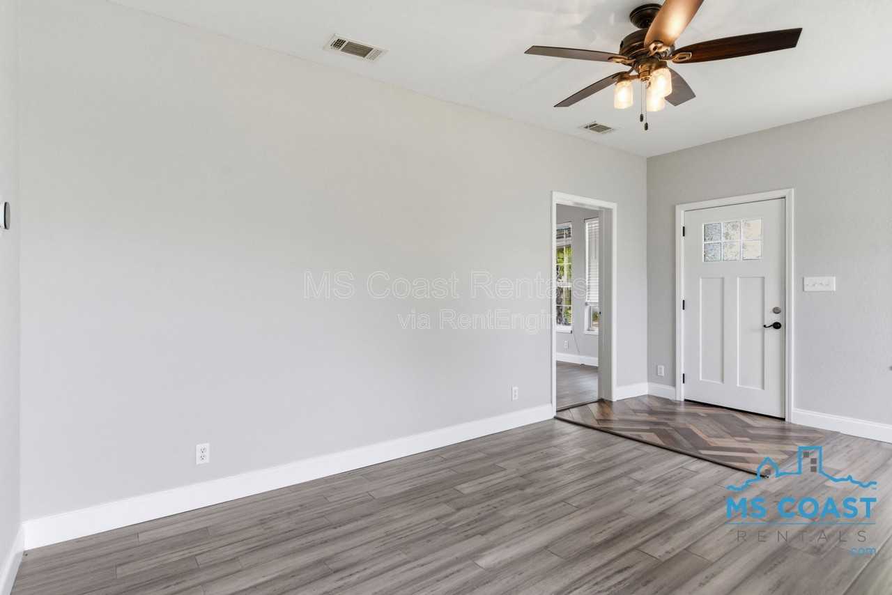 4319 Lewis St - Photo 6 of 25