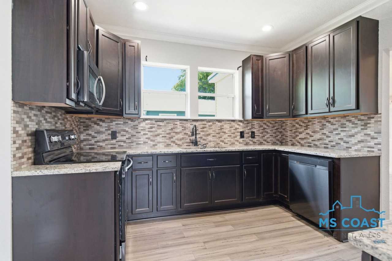 4319 Lewis St - Photo 7 of 25