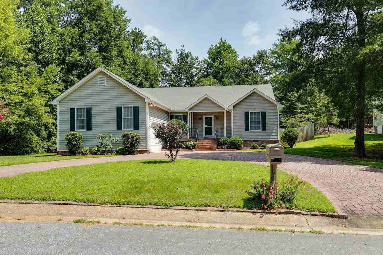 1913 Castle Glen Dr - Photo 2 of 29