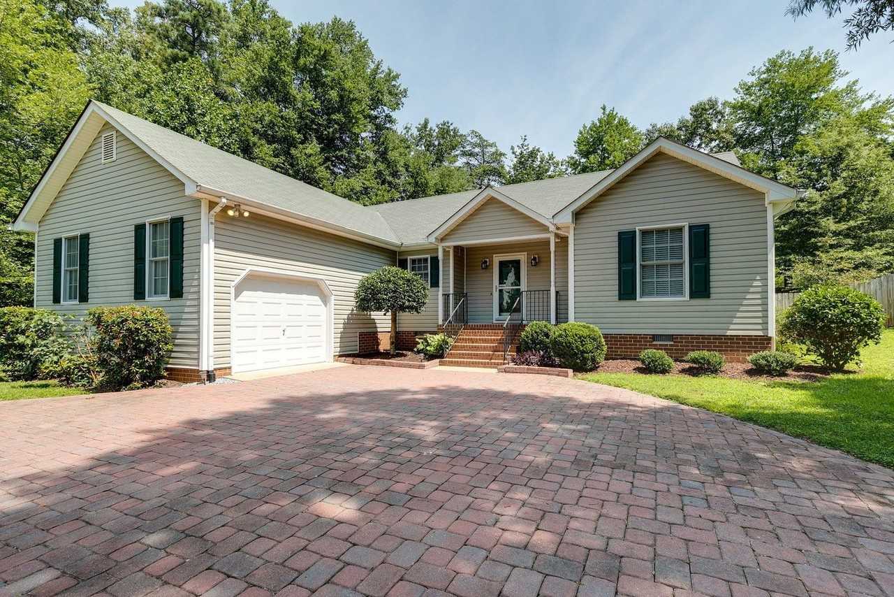 1913 Castle Glen Dr - Photo 3 of 29