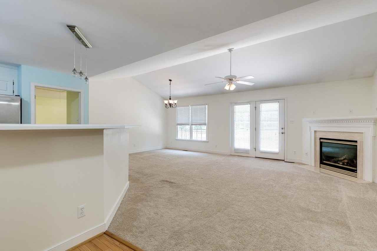 1913 Castle Glen Dr - Photo 4 of 29