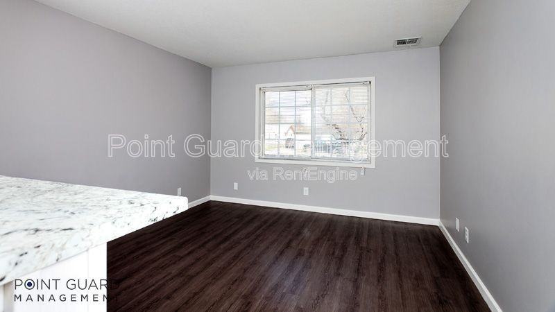 2110 E 16th St N #201 - Photo 4 of 10