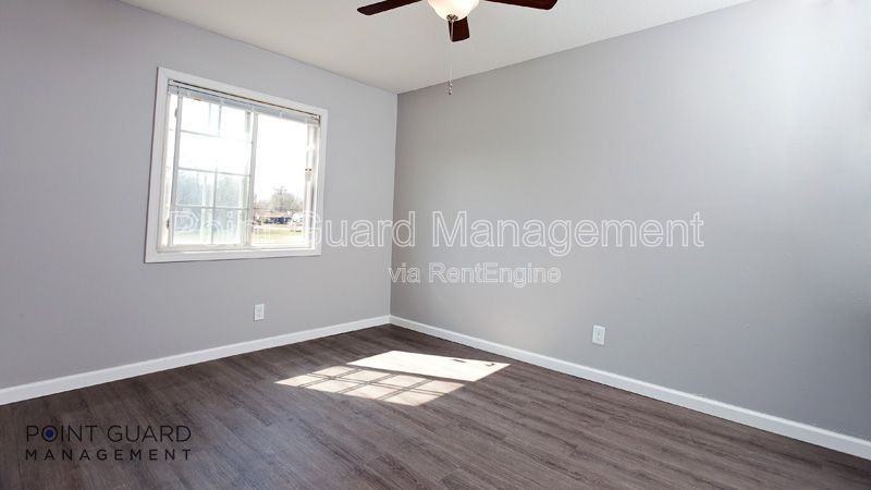 2110 E 16th St N #201 - Photo 5 of 10