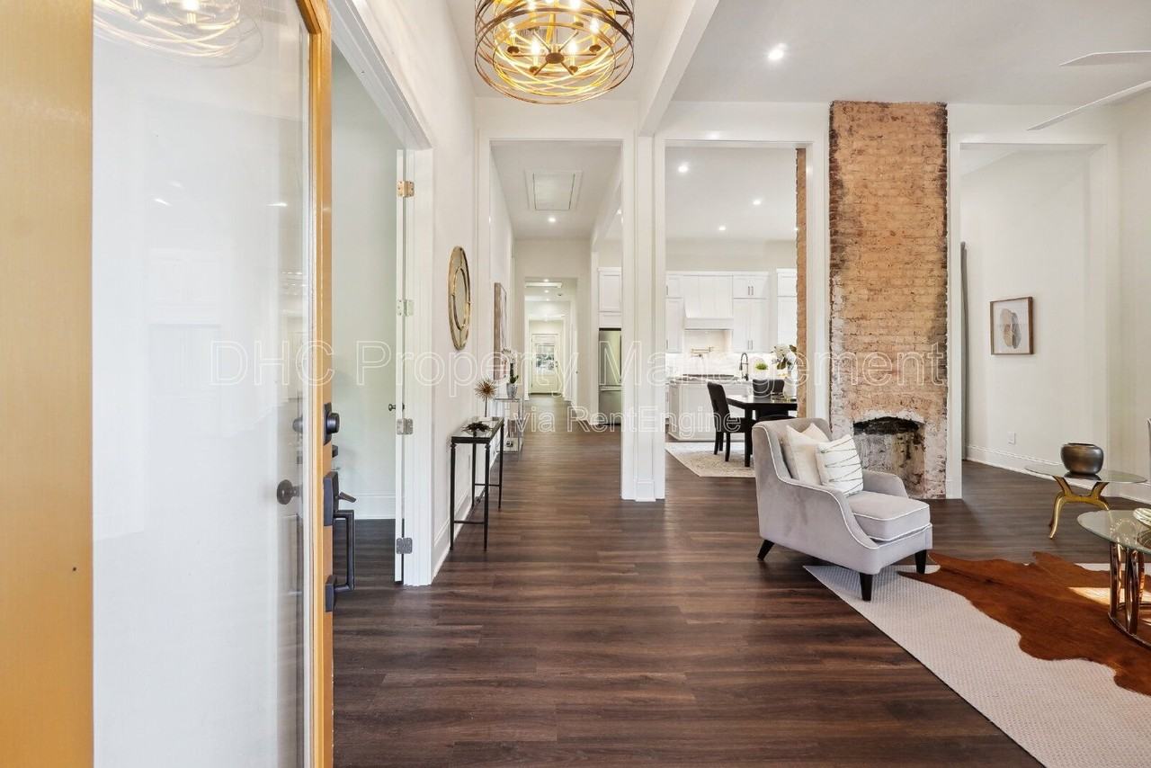 738 Highland Ave Ne - Photo 3 of 32