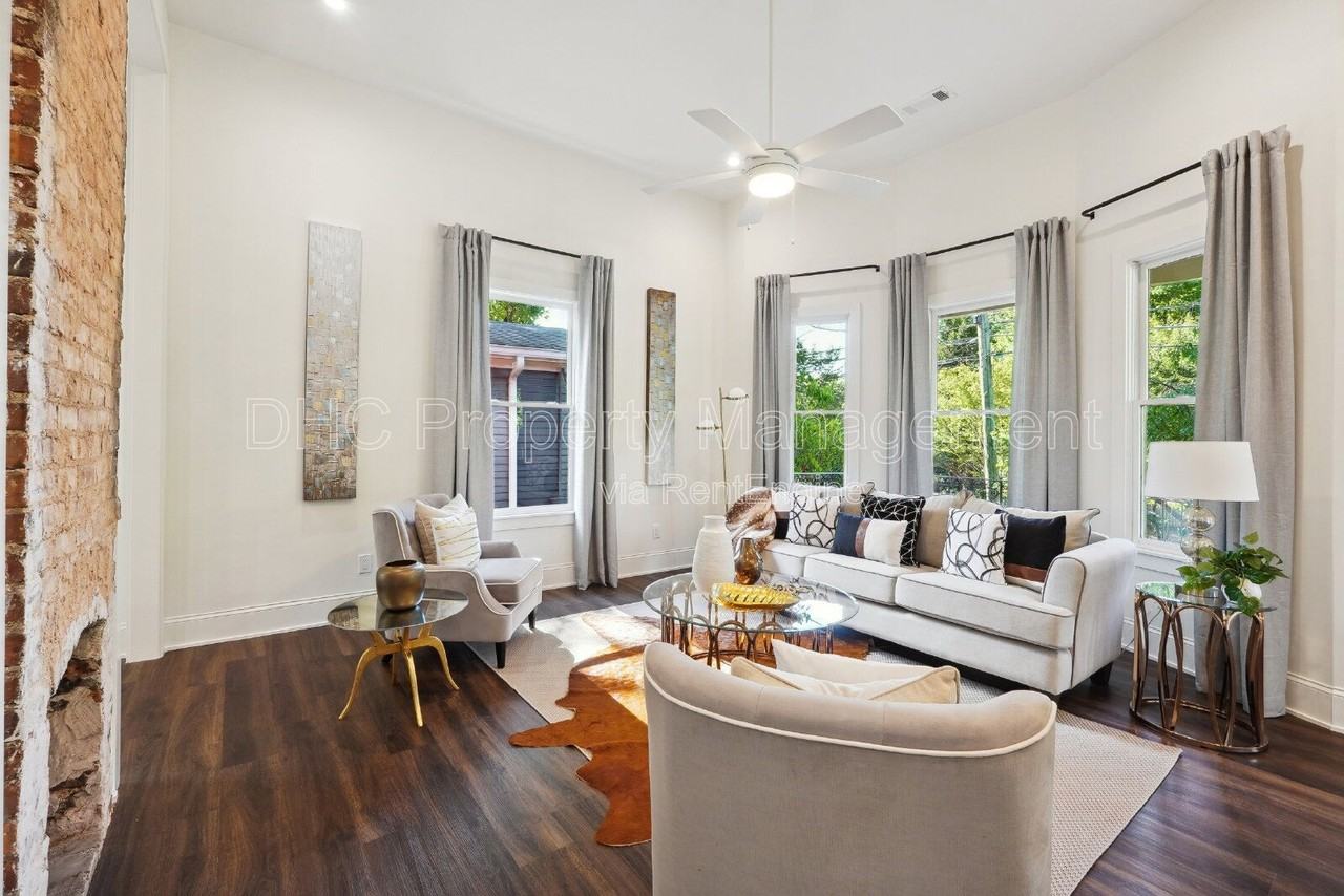 738 Highland Ave Ne - Photo 5 of 32