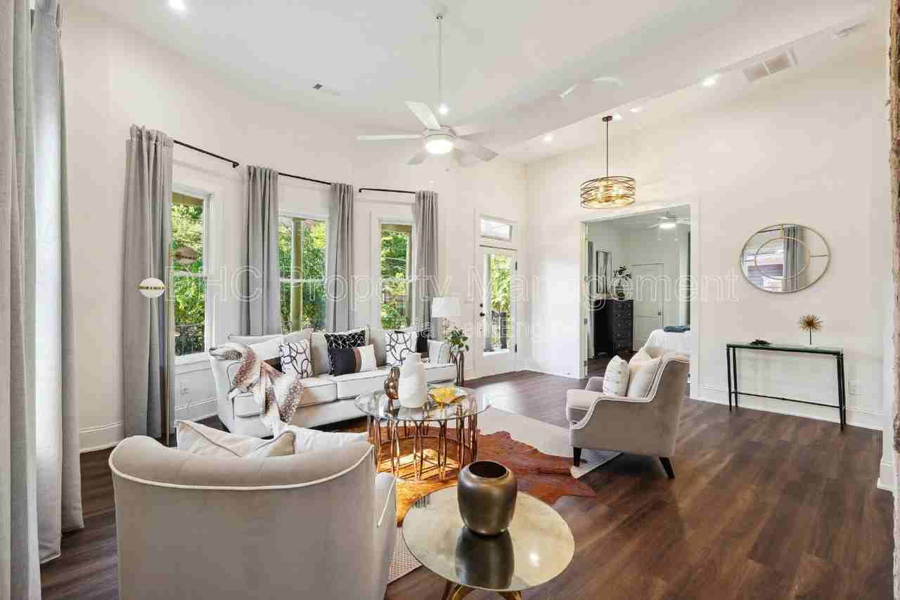 738 Highland Ave Ne - Photo 6 of 32