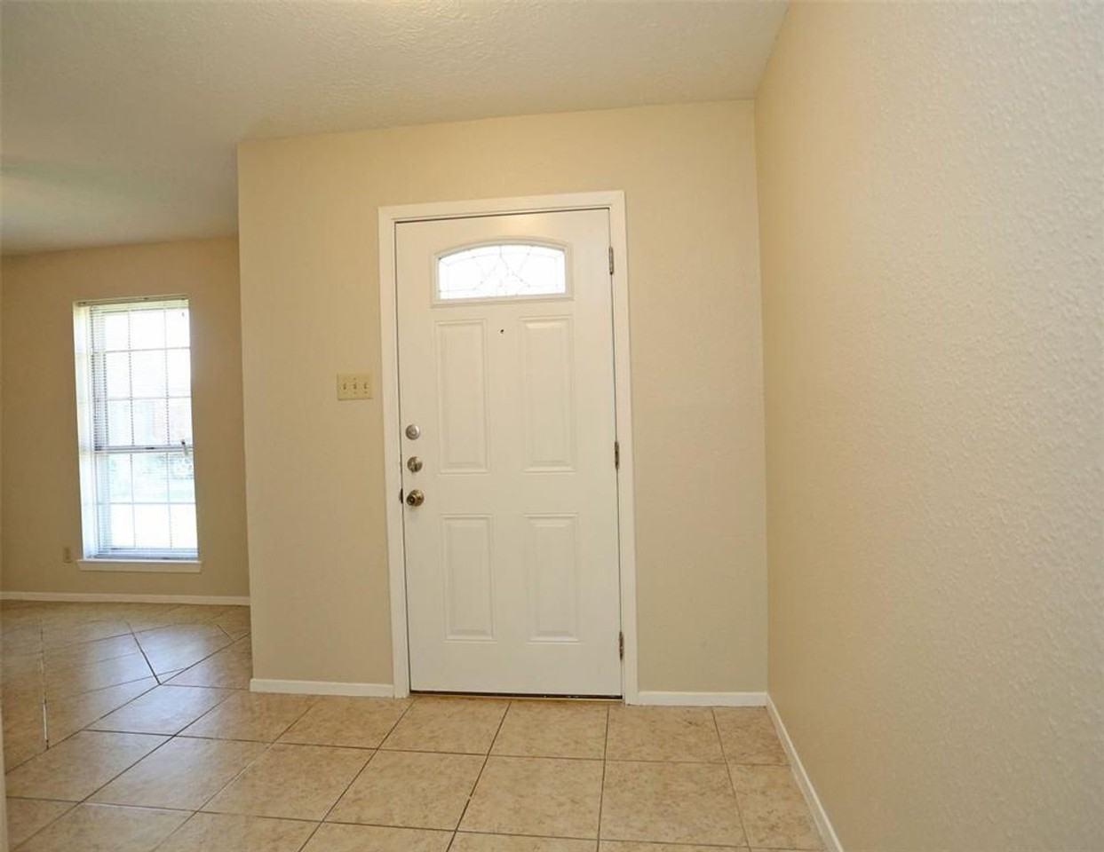 17510 Heritage Creek Ct - Photo 2 of 13