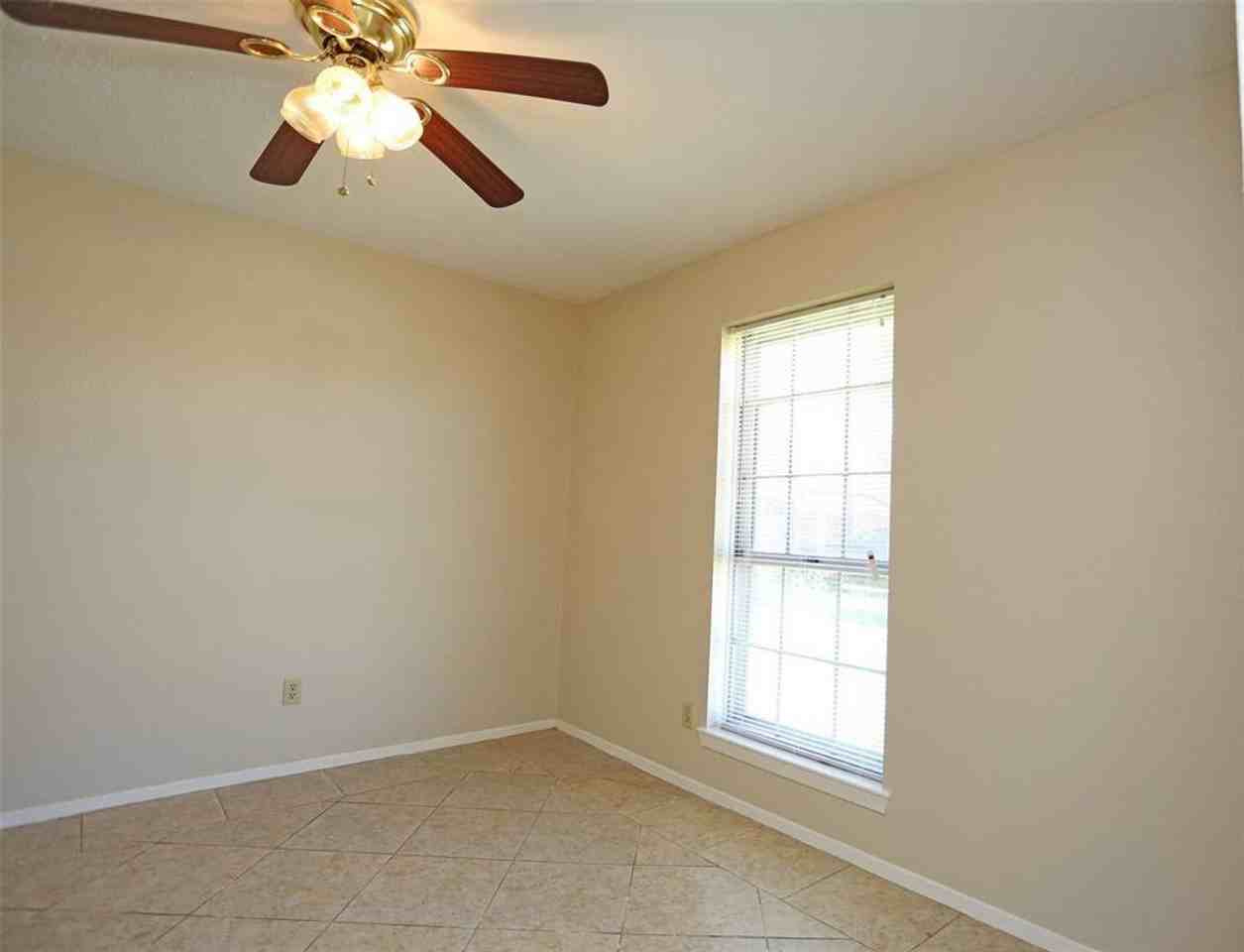 17510 Heritage Creek Ct - Photo 7 of 13