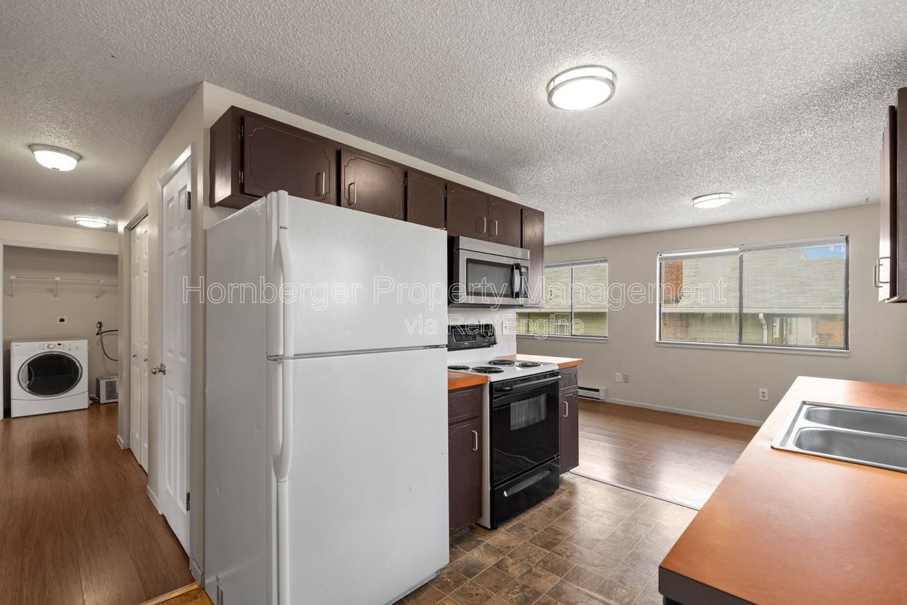 911 E Bridgeport Ave #A - Photo 2 of 15