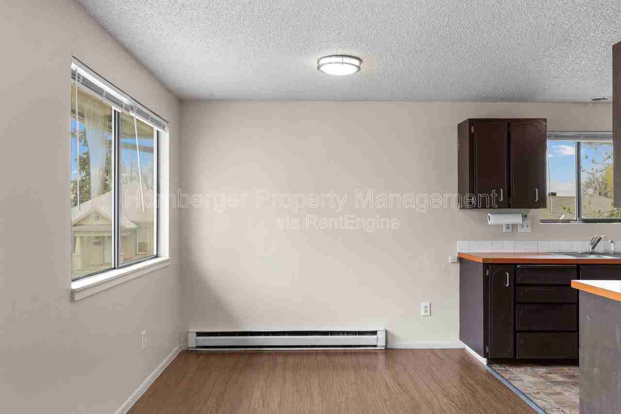 911 E Bridgeport Ave #A - Photo 3 of 15