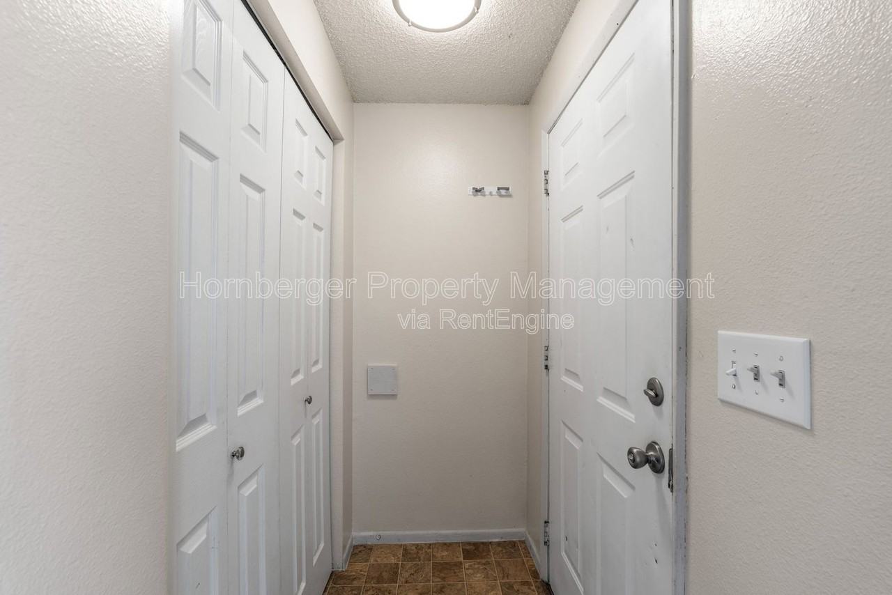 911 E Bridgeport Ave #A - Photo 7 of 15