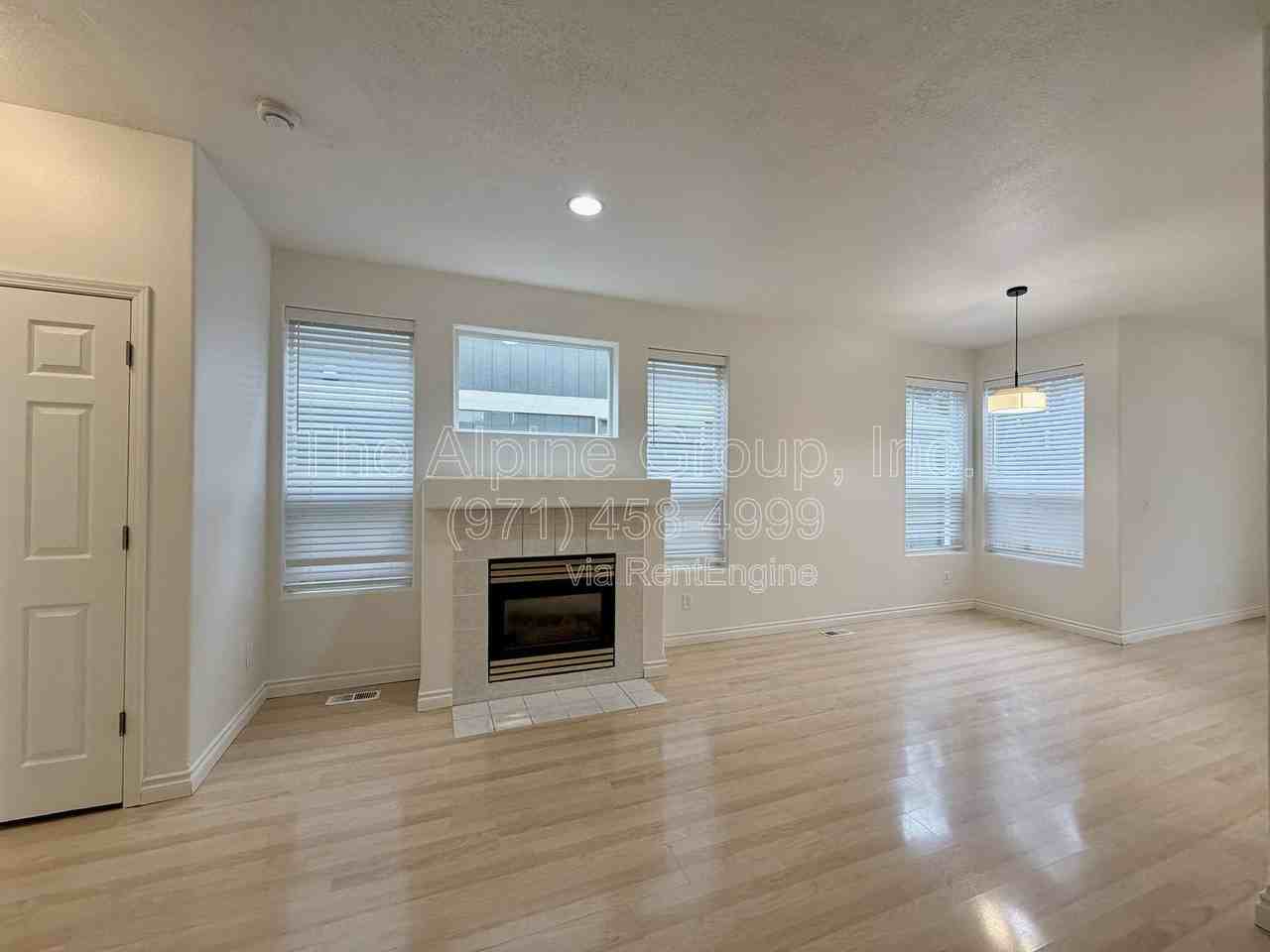 5817 Nw 174th Ave - Photo 3 of 24