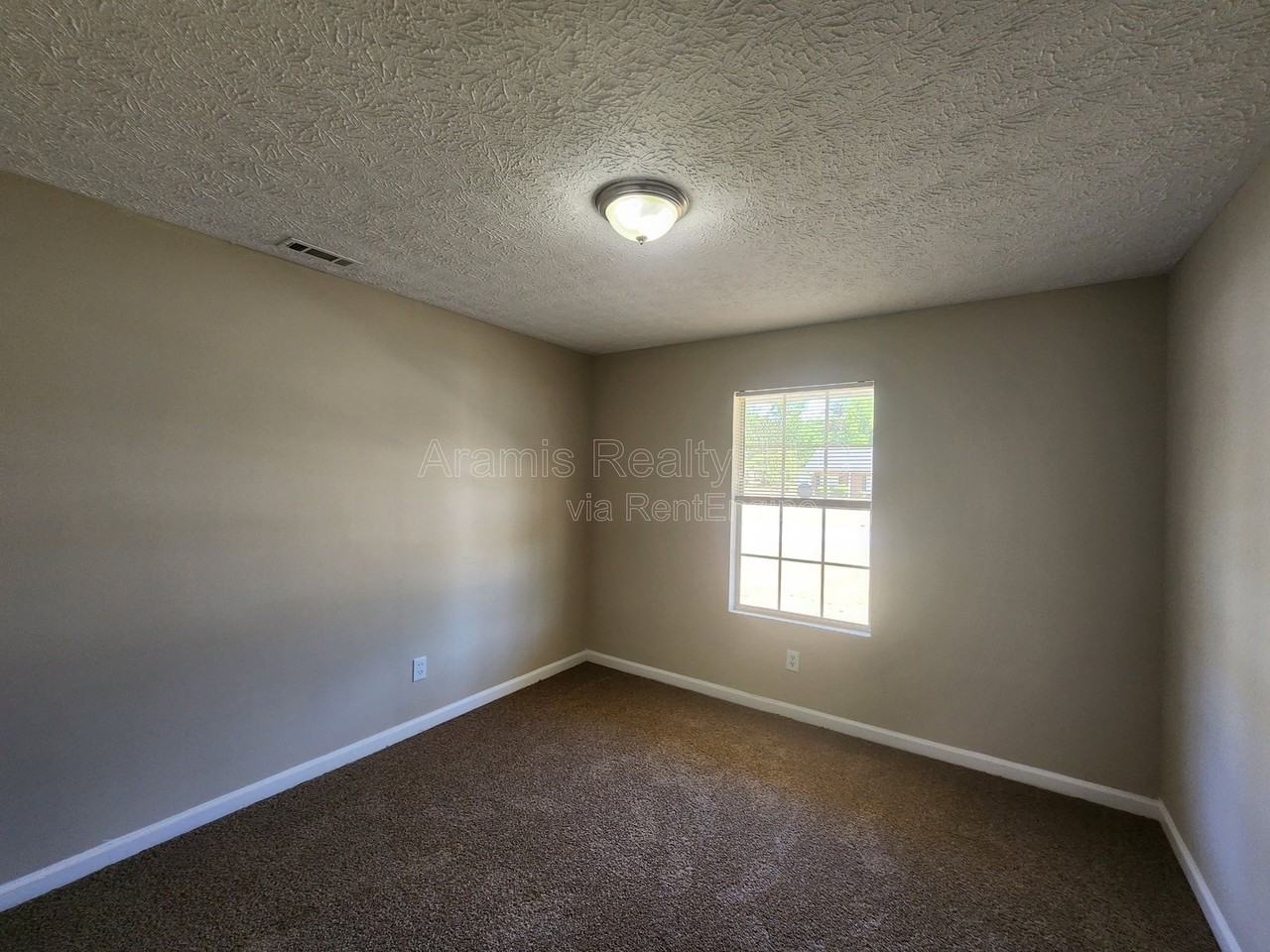5477 Denny Dr - Photo 7 of 17