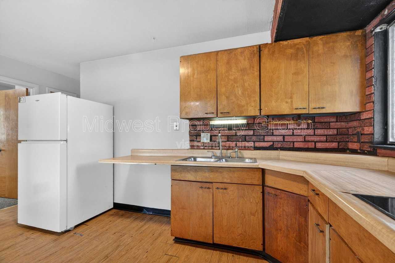 743 Shepley Dr - Photo 5 of 21