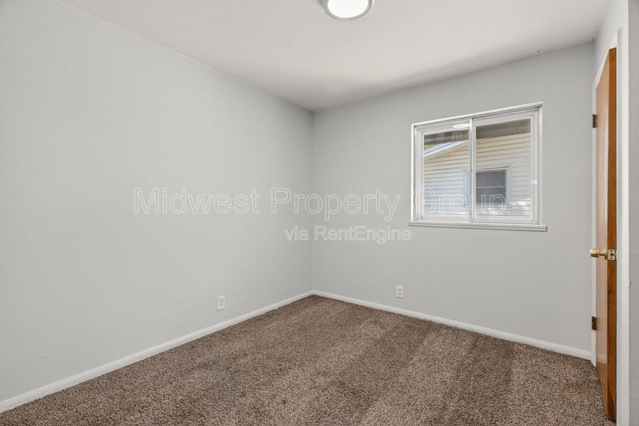 743 Shepley Dr - Photo 6 of 21