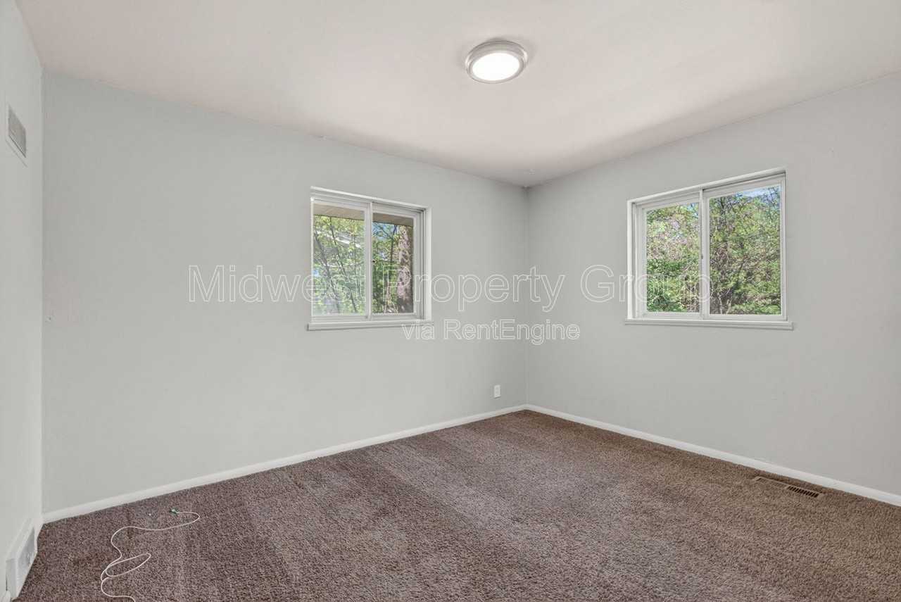 743 Shepley Dr - Photo 7 of 21