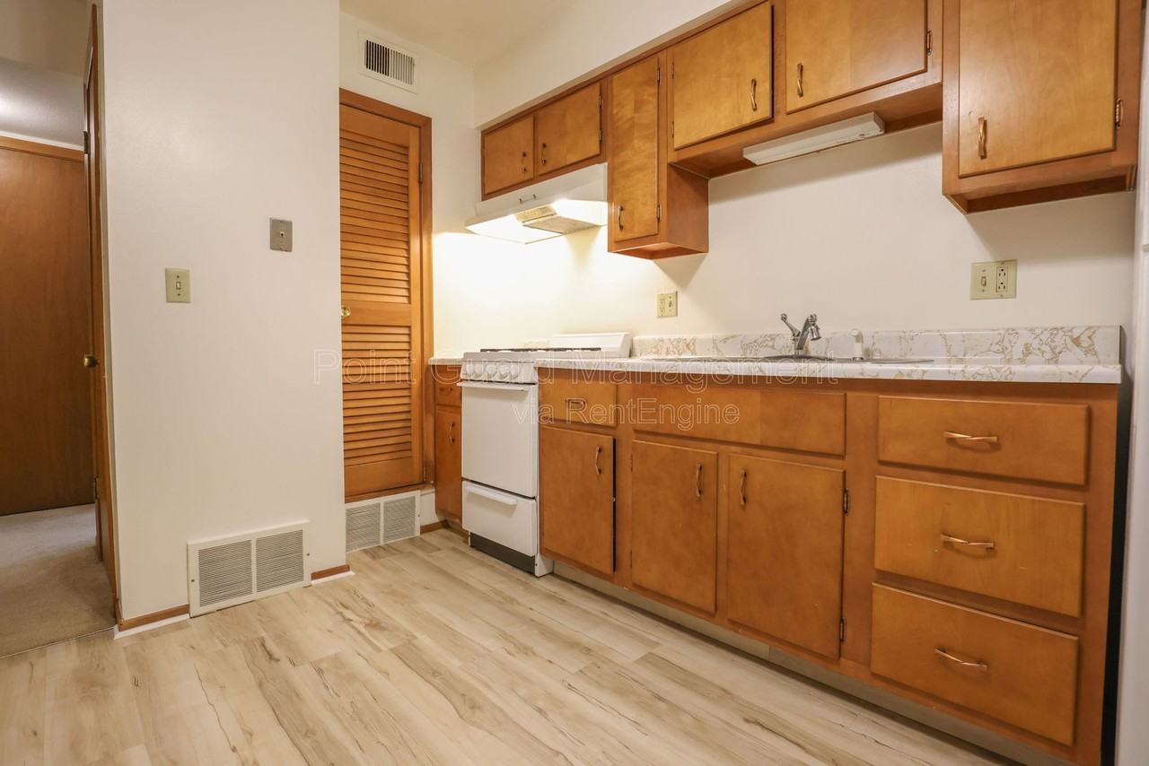 5828 Erskine St #5828-5 - Photo 3 of 16