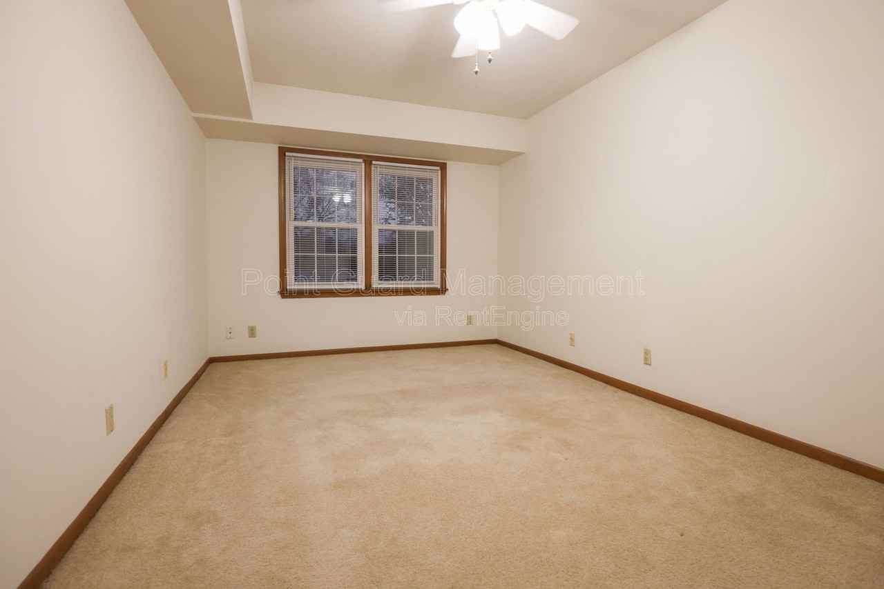 5828 Erskine St #5828-5 - Photo 4 of 16