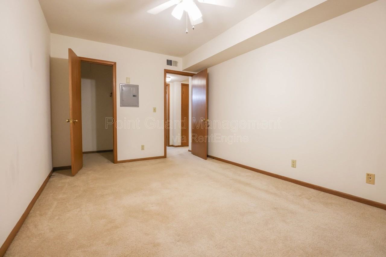 5828 Erskine St #5828-5 - Photo 5 of 16