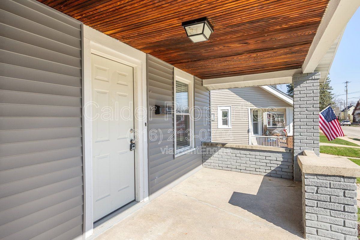 1635 Cleveland Ave Sw - Photo 3 of 40