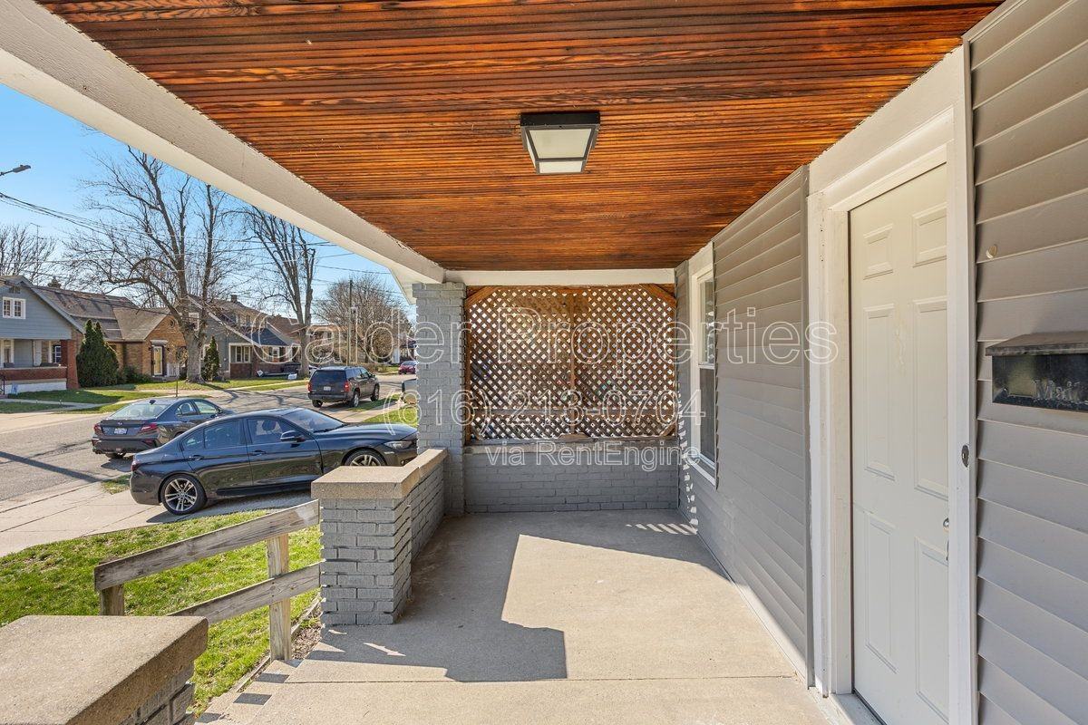 1635 Cleveland Ave Sw - Photo 4 of 40