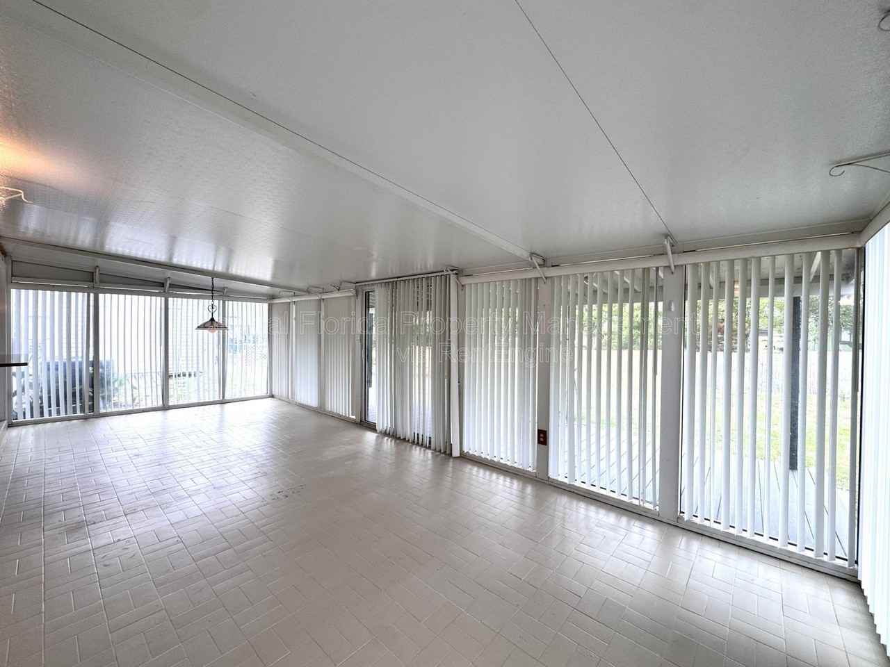 563 Fort Smith Blvd - Photo 6 of 26