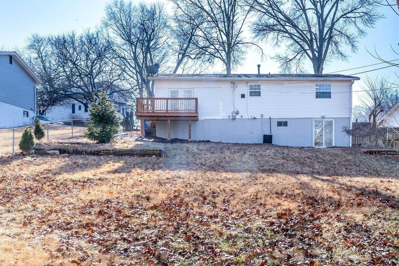 3633 Shores Dr - Photo 3 of 32