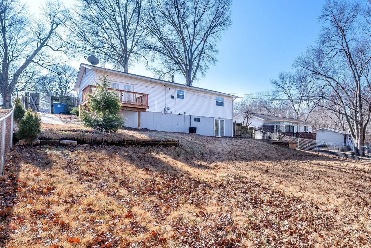 3633 Shores Dr - Photo 4 of 32