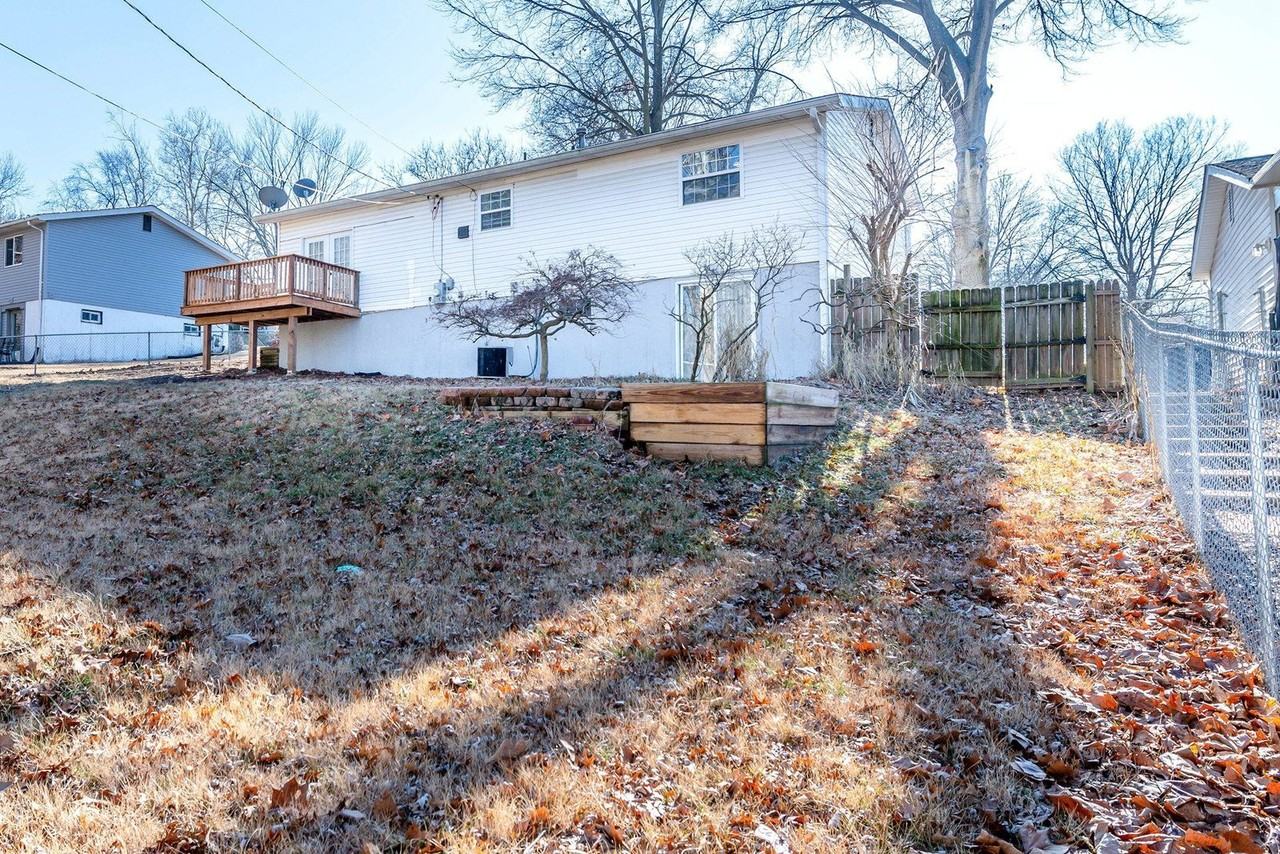 3633 Shores Dr - Photo 5 of 32