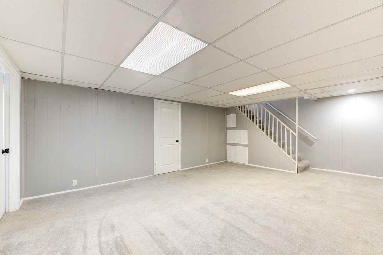 3633 Shores Dr - Photo 7 of 32