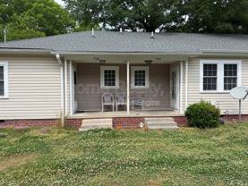 704 Pinehaven Dr - Photo 1 of 1