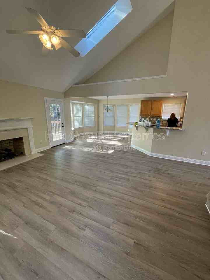 20329 Berry Cir - Photo 4 of 28