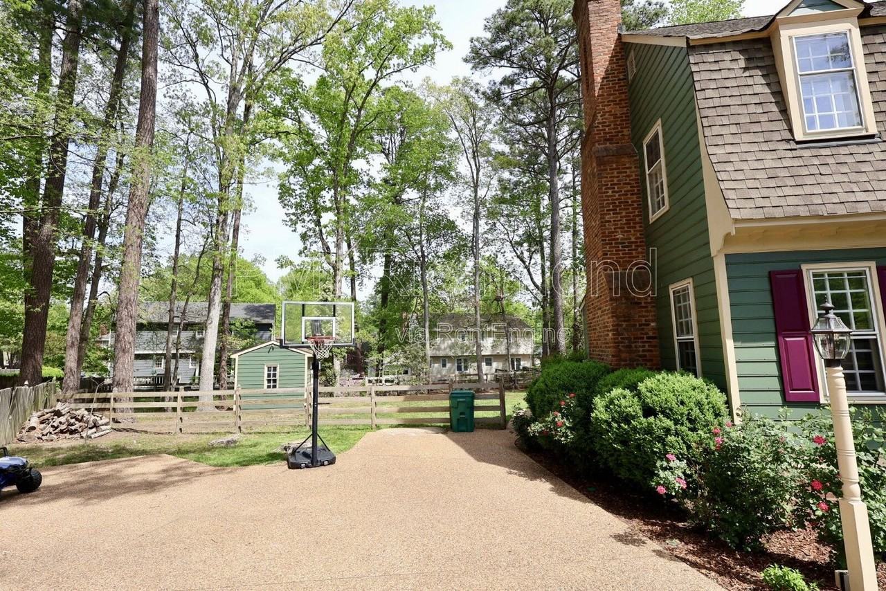 10502 Crowncrest Ct - Photo 3 of 41