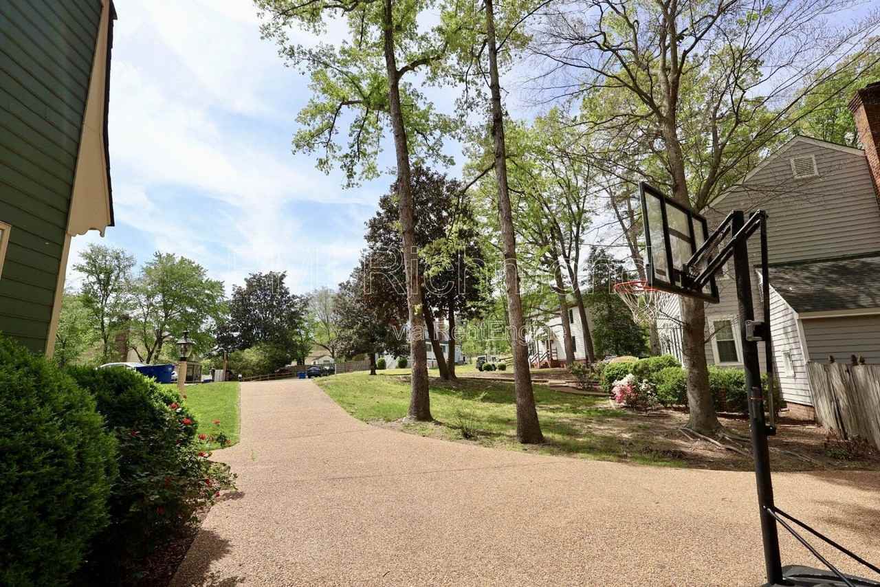 10502 Crowncrest Ct - Photo 4 of 41