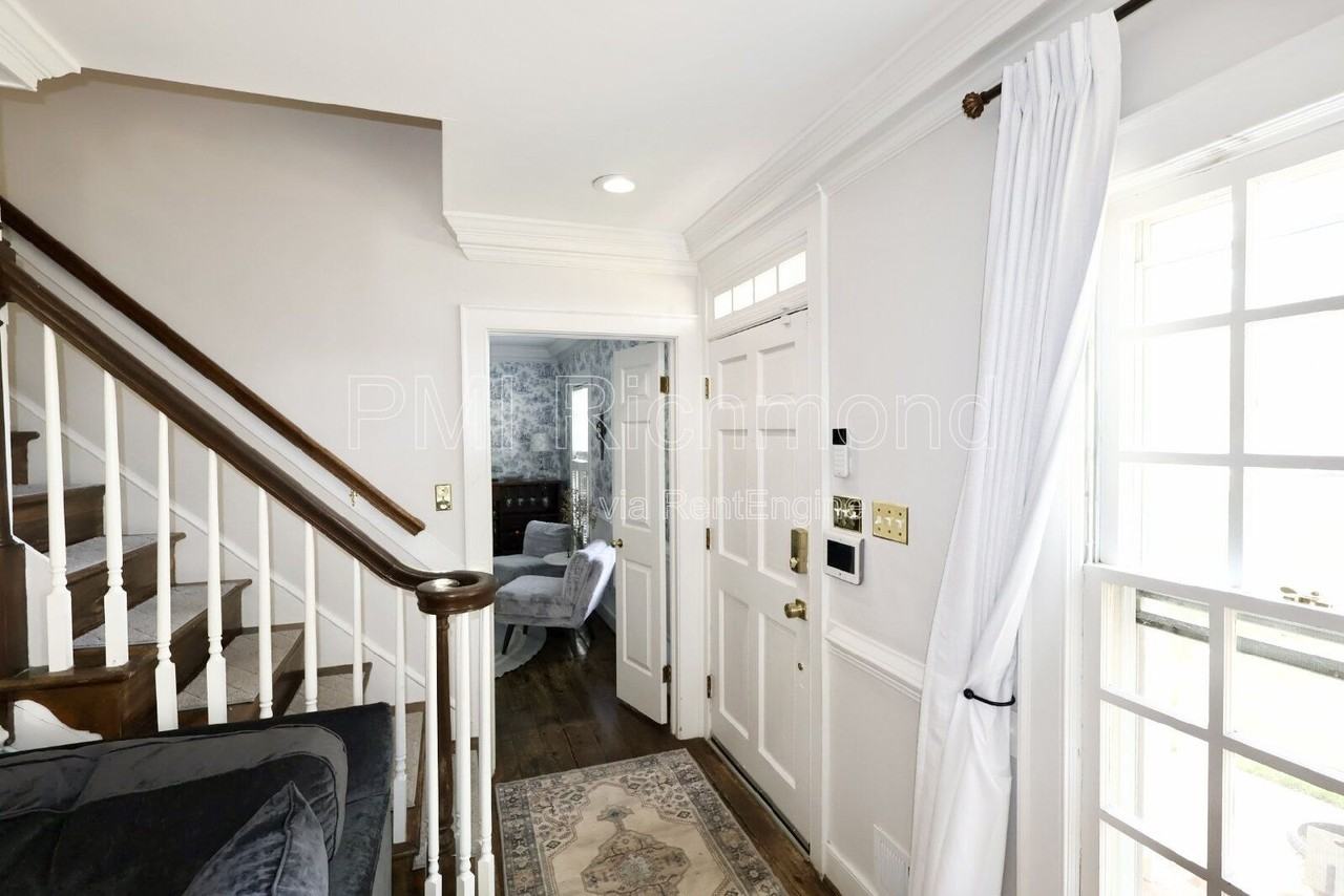 10502 Crowncrest Ct - Photo 6 of 41