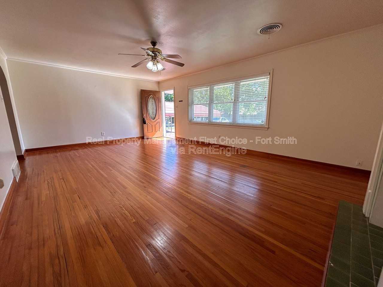 1306 S 41st St - Photo 2 of 38