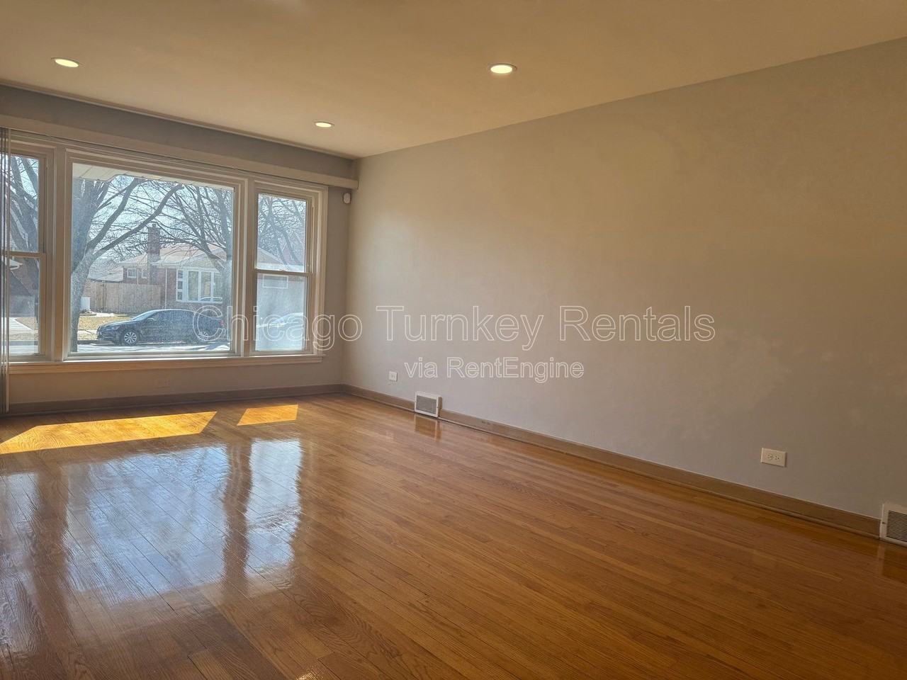 2810 W 83rd St - Photo 5 of 23