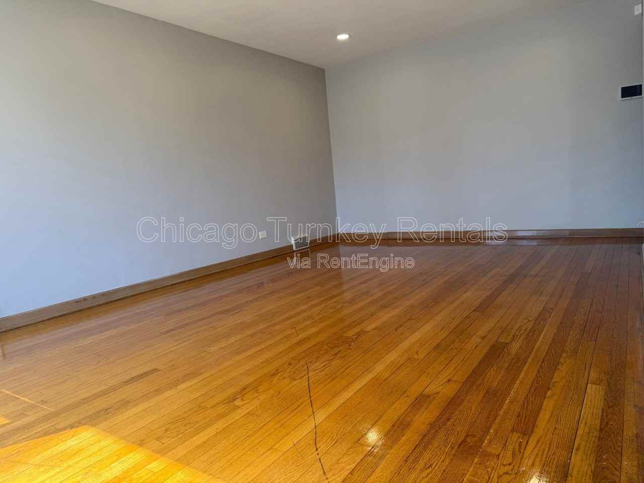 2810 W 83rd St - Photo 6 of 23