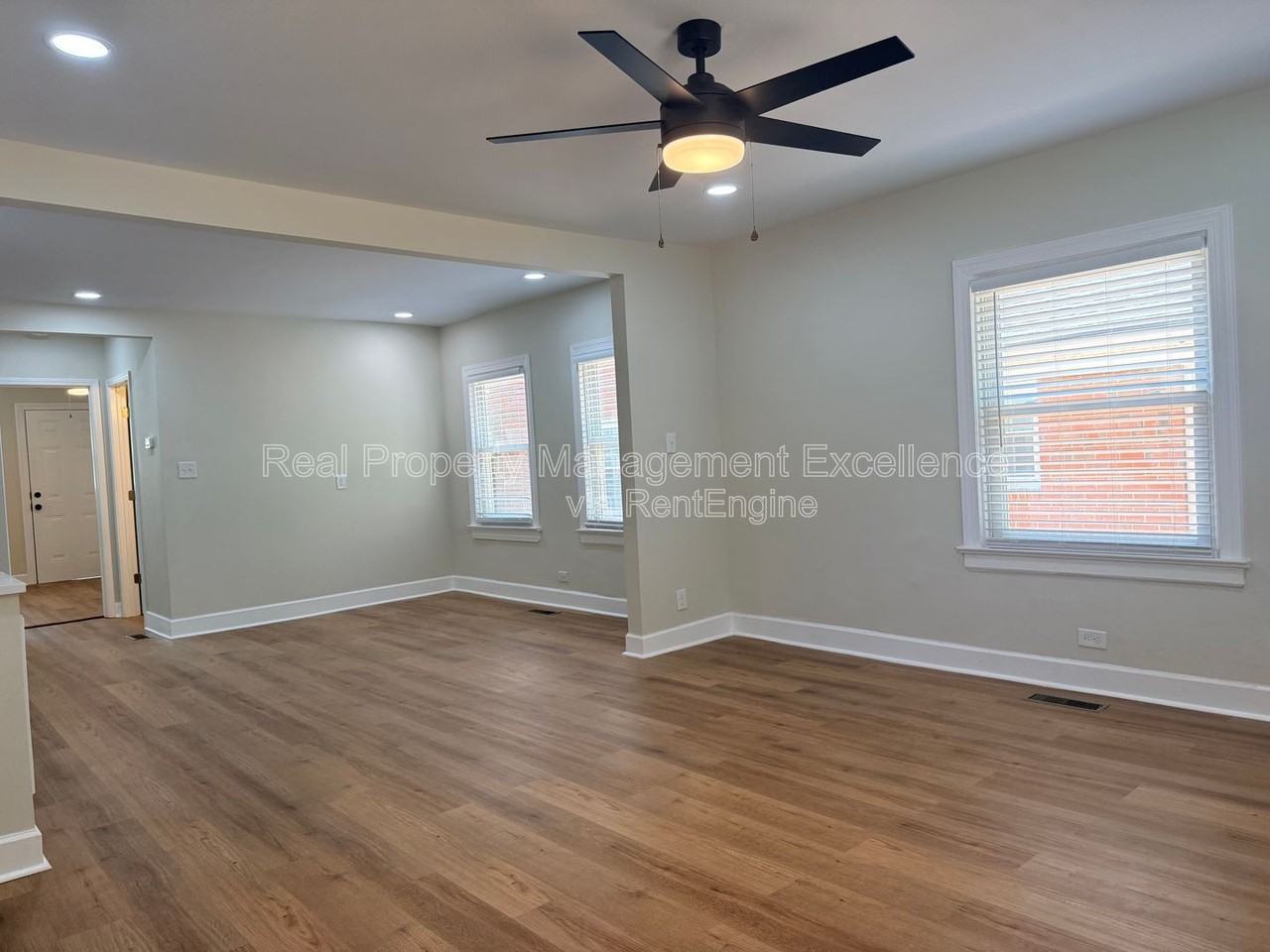 114 E Club Blvd #B - Photo 4 of 17