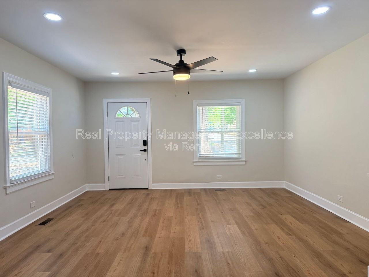 114 E Club Blvd #B - Photo 5 of 17
