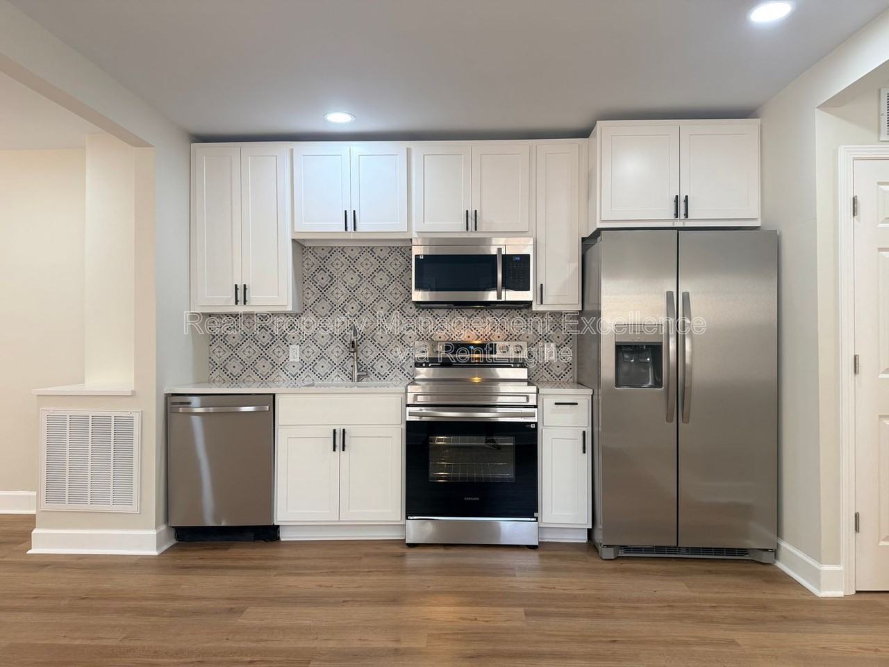114 E Club Blvd #B - Photo 7 of 17